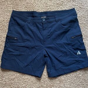 Women’s first ascent Eddie Bauer cargo shorts size 18